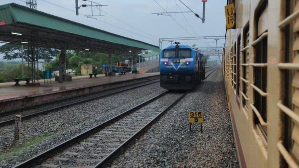 ದಾವಣಗೆರೆ: ರೈಲ್ವೆ ಪೊಲೀಸರ ಜಾಣ್ಮೆಯಿಂದ ತಪ್ಪಿದ ದೊಡ್ಡ ಅನಾಹುತ, ಆ ಸ್ಫೋಟಕ ಸತ್ಯ ಬಯಲಾಗಿದ್ದೇ ರೋಚಕ.!