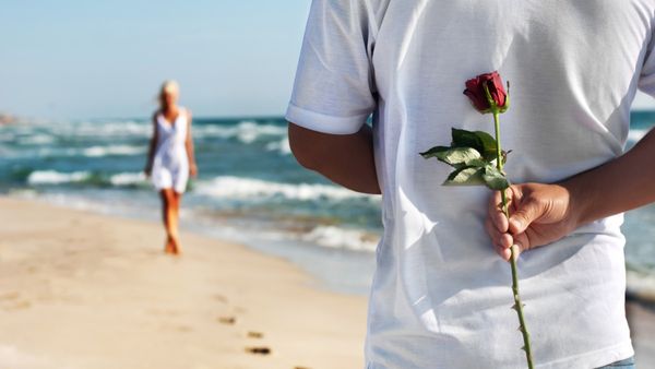 ಮಜವಿಲ್ಲದೇ ಪ್ರೇಮಿಸುವುದಾದರೂ ಹೇಗೆ? ವ್ಯಾಲೆಂಟೈನ್ಸ್ ಡೇಗೆ ಎಣ್ಣೆ ಸಿಗಲ್ಲವೆಂದು ಬೆಂಗಳೂರು ತೊರೆಯುತ್ತಿರುವ ಪ್ರೇಮಿಗಳು