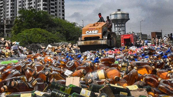 ಪ್ರೇಮಿಗಳ ದಿನ ಬಿಯರ್, ವೈನ್, ವಿಸ್ಕಿ, ಬ್ರಾಂಡಿ ಸಿಗುತ್ತಾ?