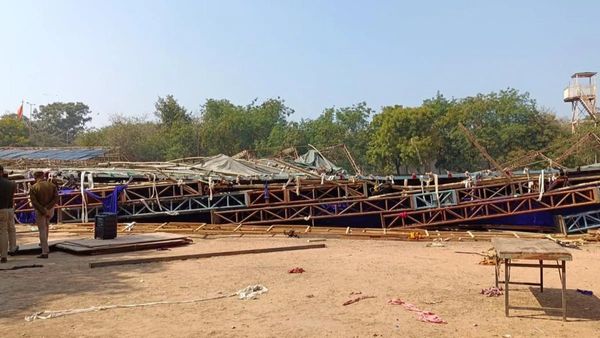 ದೆಹಲಿಯಲ್ಲಿ ಏಕಾಏಕಿ ಕುಸಿದ ಮದುವೆಗೆ ಹಾಕಲಾಗಿದ್ದ ಬೃಹತ್ ಪೆಂಡಾಲ್! ವೀಡಿಯೊ