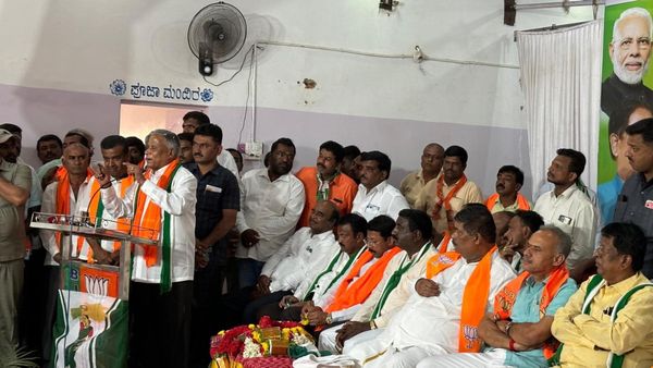BJP-JDS Workers Clash: ಎದ್ ಬಾ, ಮಾನ ಮರ್ಯಾದಿ ಇಲ್ವಾ ನಿಂಗೆ; ಸಮಾವೇಶದಲ್ಲಿ ಬಿಜೆಪಿ, ಜೆಡಿಎಸ್ ಕಾರ್ಯಕರ್ತರ ಘರ್ಷಣೆ !