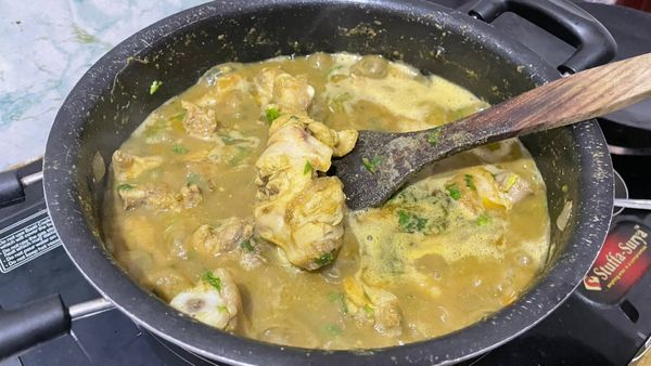 ಚಿಕನ್‌ ಪ್ರಿಯರಿಗೆ ಶಾಕ್‌: ಏಕಾಏಕಿ ದರ ಏರಿಕೆ ಯಾಕೆ ಗೊತ್ತಾ..?