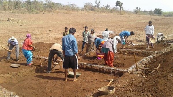 ಚಿತ್ರದುರ್ಗ: ನರೇಗಾದಡಿ ಕೆಲಸ ಕೊಡ್ತೇವೆ, ಯಾರೂ ಗುಳೇ ಹೋಗಬಬೇಡಿ: ಜಿಲ್ಲಾ ಪಂಚಾಯತಿ ಸಿಇಒ ಮನವಿ