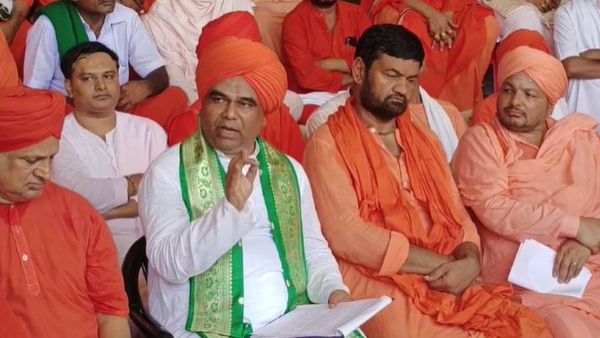 Sri Dingaleshwara Swamiji: ಧಾರವಾಡ ಅಭ್ಯರ್ಥಿ ಬದಲಾವಣೆಗೆ ಬಿಜೆಪಿಗೆ ಲಿಂಗಾಯತ ಶ್ರೀಗಳ ಗಡುವು: ಸಭೆಯ ನೀರ್ಣಯಗಳು