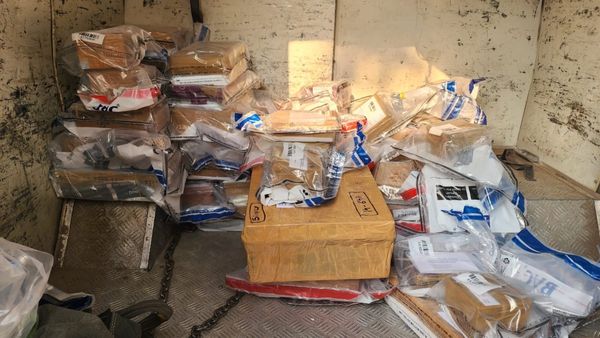 ತರೀಕೆರೆ: ದಾಖಲೆಯಿಲ್ಲದ ₹4,00,00,000ಗೂ ಅಧಿಕ ಮೌಲ್ಯದ ಚಿನ್ನಾಭರಣ ವಶ