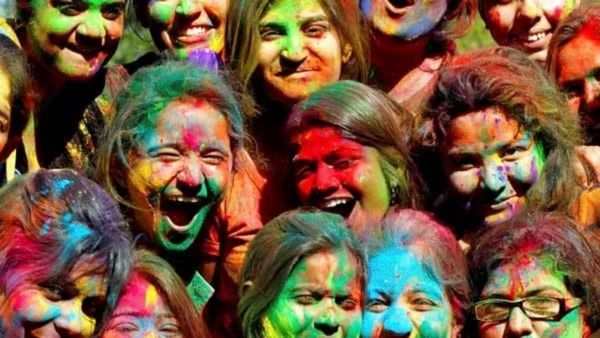 Holi Decoration Ideas for Home: ಹೋಳಿಯಂದು ಕಲರ್‌ಫುಲ್ಲಾಗಿ ಮನೆ ಅಲಂಕರಿಸಬೇಕಾ..? ಇಲ್ಲಿದೆ ಐಡಿಯಾ..