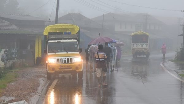 Highway: ಜಮ್ಮು-ಕಾಶ್ಮೀರದಲ್ಲಿ ಭಾರಿ ಮಳೆ, ಭೂಕುಸಿತಕ್ಕೆ ಹೆದ್ದಾರಿಯೇ ಬ್ಲಾಕ್