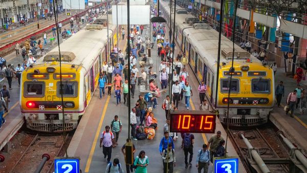 Holi Festival Special Train: ಹೋಳಿ ಪ್ರಯುಕ್ತ 15 ವಿಶೇಷ ರೈಲು ಸಂಚಾರ: ಮಾರ್ಗ, ದಿನಾಂಕ ವೇಳಾಪಟ್ಟಿ ಮಾಹಿತಿ