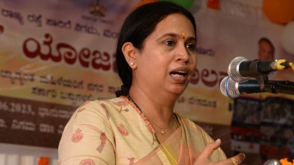 ಬೆಳಗಾವಿಯಲ್ಲಿ ಚುನಾವಣಾ ನೀತಿ ಸಂಹಿತೆ ಉಲ್ಲಂಘನೆ ಆರೋಪ: ಲಕ್ಷ್ಮಿ ಹೆಬ್ಬಾಳ್ಕರ್‌ಗೆ ಸಮನ್ಸ್ ಜಾರಿ