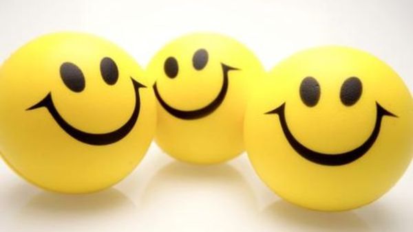 Happiness: ಮನೆಯಲ್ಲಿ ನೆಮ್ಮದಿ ನೆಲೆಸಬೇಕಾದರೆ ಏನು ಮಾಡಬೇಕು? ಯಾವ ವಸ್ತುವನ್ನು ಎಲ್ಲಿಡಬೇಕು?