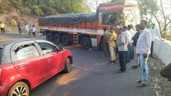 Charmadi Ghat: ಚಾರ್ಮಾಡಿ ಘಾಟ್‌ 10ನೇ ತಿರುವಿನಲ್ಲಿ ಕೆಟ್ಟುನಿಂತ 16 ಚಕ್ರದ ಲಾರಿ-ಪೊಲೀಸರ ವಿರುದ್ಧ ಸ್ಥಳೀಯರ ಆಕ್ರೋಶ ಏಕೆ?
