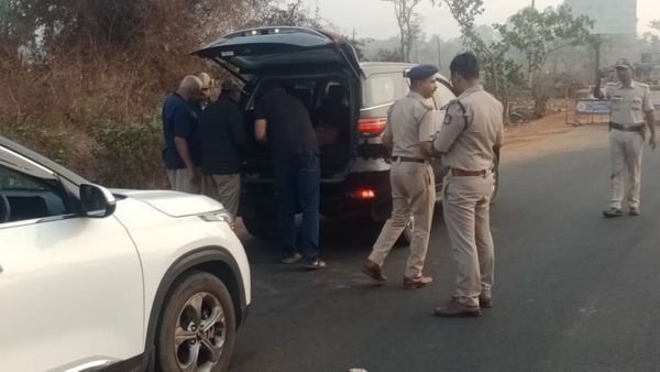 ಗುಂಡ್ಲುಪೇಟೆ: ಚೆಕ್ ಪೊಸ್ಟ್‌ ಬಳಿ ದಾಖಲೆ ಇಲ್ಲದ ₹3,00,000 ಲಕ್ಷಕ್ಕೂ ಅಧಿಕ ಹಣ ವಶ