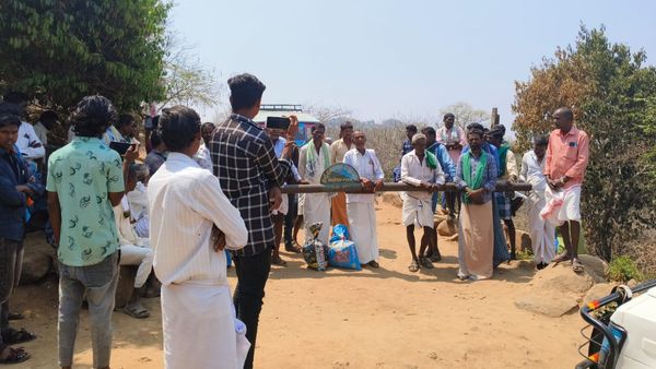 ಮಲೆಮಹದೇಶ್ವರ ಬೆಟ್ಟದ ಹಳಿಯೂರು ಗೇಟ್ ಬಳಿ ಅರಣ್ಯಾಧಿಕಾರಿಗಳು ಹಾಗೂ ಜನರ ನಡುವೆ ಸಮರ-ಯಾಕೆ ಗೊತ್ತಾ?