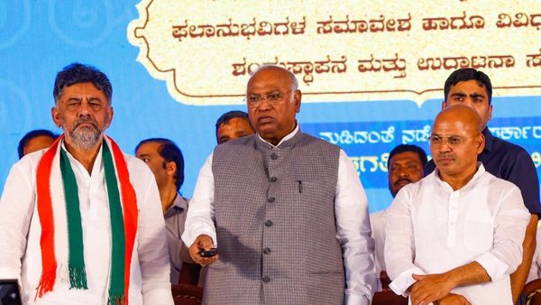 ಚುನಾವಣೆಗೂ ಮುನ್ನ ಮಲ್ಲಿಕಾರ್ಜುನ ಖರ್ಗೆ ತವರು ಜಿಲ್ಲೆಗೆ 1.4 ಸಾವಿರ ಕೋಟಿ ರೂ.ಕೊಡುಗೆ!