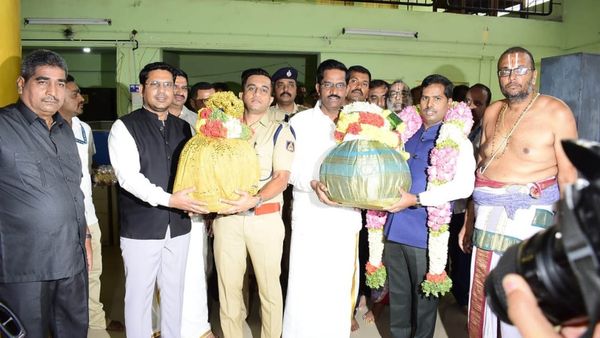 ಮೇಲುಕೋಟೆ ಬ್ರಹ್ಮೋತ್ಸವ: ವಜ್ರಖಚಿತ ವೈರಮುಡಿ, ರಾಜಮುಡಿ ಮಂಡ್ಯದಿಂದ ರವಾನೆ