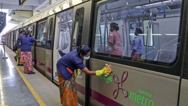 Namma Metro: ಒಂದು ಮೆಟ್ರೋ ರೈಲು ಕ್ಲೀನ್‌ ಮಾಡೋಕೆ 6,200 ಲೀಟರ್‌ ನೀರು ಬೇಕಂತೆ.!-ಮೆಟ್ರೋ ಅಧಿಕಾರಿ ಹೇಳಿದ್ದೇನು?