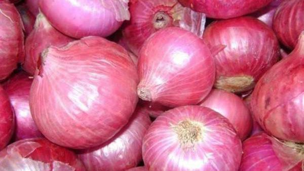 Onion Prices: ಗ್ರಾಹಕರಿಗೆ ಸಂತಸ ರೈತರಿಗೆ ಕಣ್ಣೀರು ತಂದ ಈರುಳ್ಳಿ!
