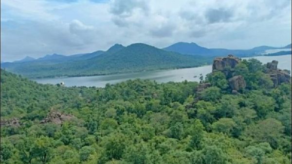 Male Mahadeshwara Hills: ಮಲೆಮಹದೇಶ್ವರ ಬೆಟ್ಟದ ಪಾಲಾರ್ ಹಾಡಿಯಲ್ಲಿ ವಿದ್ಯುದ್ದೀಪ ಬೆಳಗುವುದು ಯಾವಾಗ..?