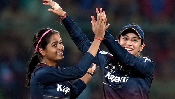 ಈ ಸಲ ಕಪ್ ನಮ್ದು: ಮುಗಿಲು ಮುಟ್ಟಿದ ಅಭಿಮಾನಿಗಳ ಸಂಭ್ರಮ; ವಿಡಿಯೋ ಕಾಲ್ ಮಾಡಿದ ಕಿಂಗ್ ಕೊಹ್ಲಿ!