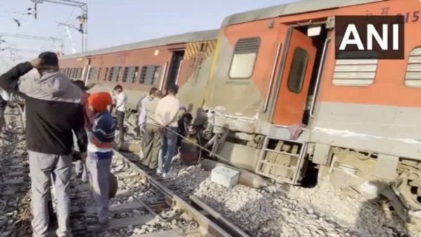 Breaking: ಹಳಿ ತಪ್ಪಿದ ಸಬರಮತಿ-ಆಗ್ರಾ ಸೂಪರ್‌ಫಾಸ್ಟ್ ರೈಲಿನ ಬೋಗಿಗಳು