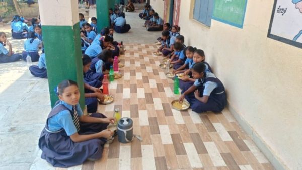 Raichur: ಈ ಶಾಲೆಯಲ್ಲಿ ಇಂಗ್ಲಿಷ್‌ ಪಠ್ಯವಿದೆ ಶಿಕ್ಷಕರೇ ಇಲ್ಲ..!