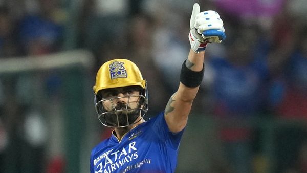 RCB Sixes: 1500 ಸಿಕ್ಸರ್ ಸಿಡಿಸಿದ ಆರ್​​ಸಿಬಿ; ಮತ್ತೊಂದು ದಾಖಲೆ ಬರೆದ ವಿರಾಟ್ ಕೊಹ್ಲಿ