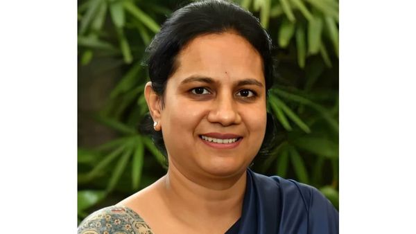 Ashwini Puneeth Rajkumar: 'ನಮ್ಮ ಮೇಡಂ ದೇವತೆ'; ಅಪ್ಪು ಪತ್ನಿ ಪರ ಧ್ವನಿ ಎತ್ತಿದ ಅಭಿಮಾನಿಗಳು