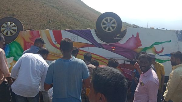 ಚಿಕ್ಕಮಗಳೂರು: ಚಾಲಕನ ನಿಯಂತ್ರಣ ತಪ್ಪಿ ಕಂದಕಕ್ಕೆ ಉರುಳಿದ ಬಸ್‌, ಓರ್ವ ಮಗು ಸಾವು, 29 ಜನರಿಗೆ ಗಾಯ