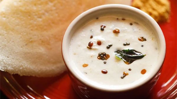 Coconut Chutney Recipe: ಇಡ್ಲಿಗೆ ತೆಂಗಿನಕಾಯಿ ಚಟ್ನಿ ಒಮ್ಮೆ ಹೀಗೆ ಮಾಡಿ.. ಆಗಾಗ ಈ ರೀತಿ ಮಾಡ್ತೀರಾ...