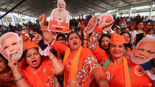 Lok Sabha Election Survey: ಹ್ಯಾಟ್ರಿಕ್ ಹೊಡಿತಾರಾ ನರೇಂದ್ರ ಮೋದಿ.. ಕಾಂಗ್ರೆಸ್ ಕಥೆಯೇನು.. ಏನು ಹೇಳುತ್ತೆ ಸಮೀಕ್ಷೆ?