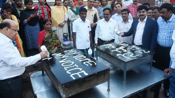 ಬೆಣ್ಣೆ ನಗರಿಯಲ್ಲಿ ದೋಸೆಯಲ್ಲಿ ಮೂಡಿದ ಮತದಾನ ಜಾಗೃತಿ