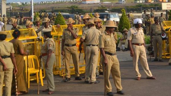 Government Employee; ಜೀವವಿಮೆ ಕಂತು ಕಡಿತ ಪೊಲೀಸರಿಗೆ ಮಾಹಿತಿ