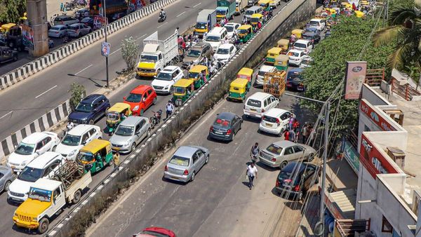 ನೆಲಮಂಗಲ ಟೋಲ್ ಬಳಿ ಭಾರೀ ಟ್ರಾಫಿಕ್ ಜಾಮ್