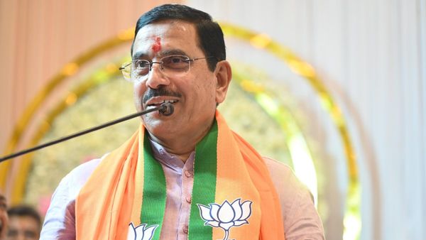 'ಖರ್ಗೆ' ರಾಜಕೀಯ ತೆವಲು, ಚಟಕ್ಕೆ ಮಾತನಾಡುತ್ತಾರೆ: ಪ್ರಹ್ಲಾದ್ ಜೋಶಿ ಗರಂ