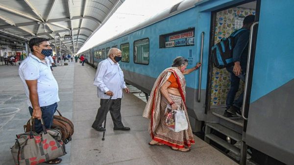 Railway Ticket New Rule: ರೈಲು ಪ್ರಯಾಣಿಕರು ಮತ್ತು ಅವರನ್ನು ನಿಲ್ದಾಣಕ್ಕೆ ಬಿಡಲು ಬರುವವರಿಗೆ ಸಿಹಿ ಸುದ್ದಿ!