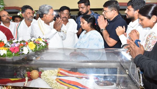 ಸಂಸದ ವಿ. ಶ್ರೀನಿವಾಸ್ ಪ್ರಸಾದ್ ಅಂತಿಮ ದರ್ಶನಕ್ಕೆ ಹರಿದು ಬಂದ ಜನಸಾಗರ