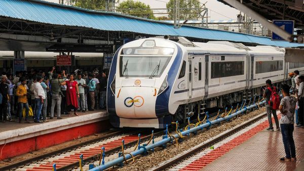 Ernakulam-Bengaluru Vande Bharat: ಎರ್ನಾಕುಲಂ-ಬೆಂಗಳೂರು ವಂದೇ ಭಾರತ್ ರೈಲು ಓಡೋದು ಕಷ್ಟ ಬಿಡಿ!