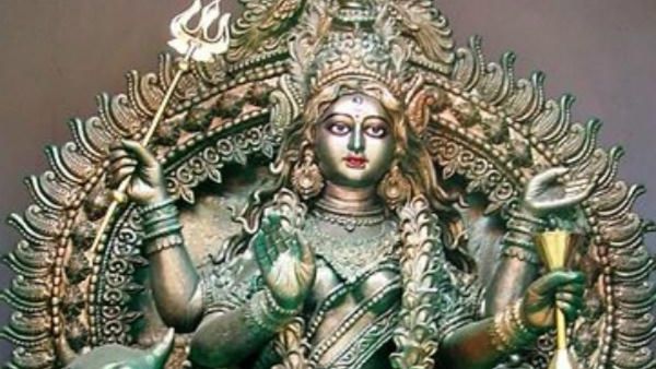 ದೇವಿಯನ್ನು ಪೂಜಿಸುವಾಗ ವಾಸ್ತುವನ್ನು ನೆನಪಿನಲ್ಲಿಡಿ.... ಇಲ್ಲದಿದ್ದರೆ....