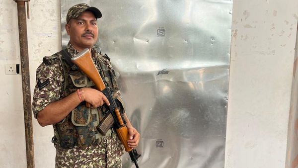 ದಾವಣಗೆರೆ ಲೋಕಸಭಾ ಕ್ಷೇತ್ರದಲ್ಲಿ 76.98% ಮತದಾನ, ಯಾವ್ಯಾವ ಮತಗಟ್ಟೆಗಳಲ್ಲಿ ಎಷ್ಟು?-ಅಂಕಿಅಂಶಗಳ ವಿವರ ಇಲ್ಲಿದೆ