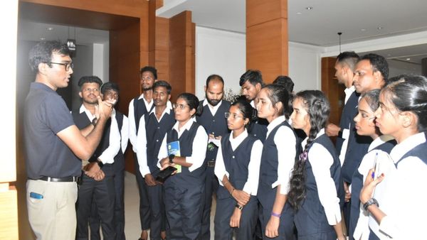 ಬಳ್ಳಾರಿ: ಹೋಟೆಲ್ ಮ್ಯಾನೇಜ್‍ಮೆಂಟ್ ಕೋರ್ಸ್‌ ವಿದ್ಯಾರ್ಥಿಗಳಿಗೆ ಪ್ರಾಯೋಗಿಕ ತರಬೇತಿ