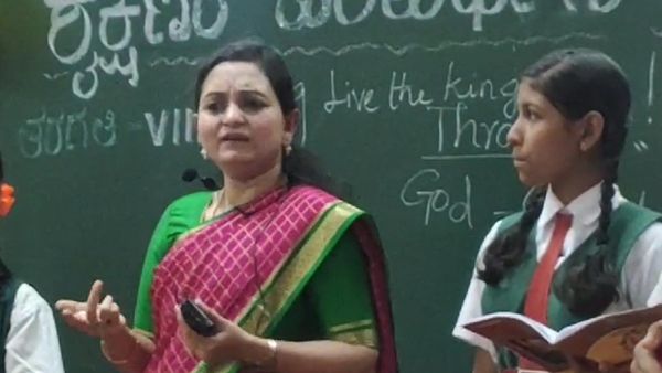 ಧಾರವಾಡ: ಸರ್ಕಾರಿ ಪ್ರಾಥಮಿಕ ಶಾಲಾ ಮಕ್ಕಳಿಗೆ ಇಂಗ್ಲಿಷ್ ಟೀಚರ್ ಆದ ಜಿಲ್ಲಾಧಿಕಾರಿ