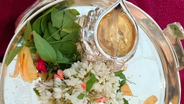 ಮಲೆ ಮಾದಪ್ಪನಿಗೆ ದಾನಿಯೊಬ್ಬರು ನೀಡಿದ ವಿಶೇಷ ಬೆಳ್ಳಿ ಆರತಿ ತಟ್ಟೆ ಹೇಗಿದೆ ಗೊತ್ತಾ?-ವಿಡಿಯೋ ವೈರಲ್‌