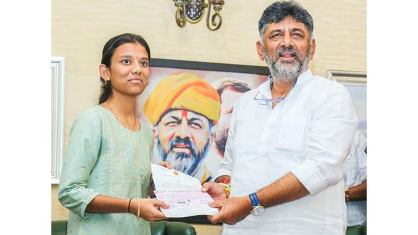 SSLC Result: ರಾಜ್ಯಕ್ಕೆ ಪ್ರಥಮ ಸ್ಥಾನ ಪಡೆದ ಅಂಕಿತಾಗೆ ಪ್ರೋತ್ಸಾಹ ಧನವಾಗಿ ಡಿ ಕೆ ಶಿವಕುಮಾರ್‌ ಕೊಟ್ಟ ಹಣವೆಷ್ಟು?