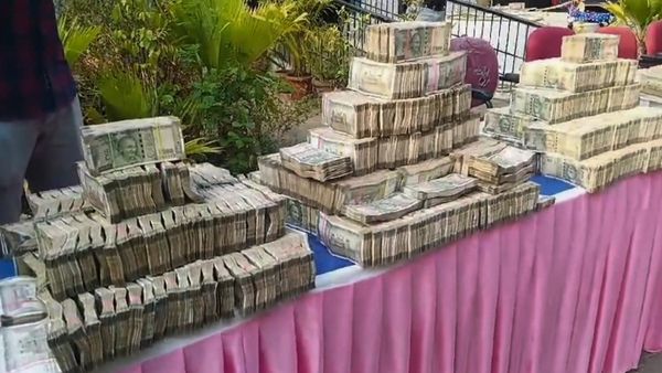 ಅಬ್ಬಬ್ಬಾ... ಲೋಕಸಭಾ ಚುನಾವಣೆಯಲ್ಲಿ ಈವರೆಗೂ ಸಿಕ್ಕಿರೋದು ನೂರಲ್ಲ.. ಸಾವಿರಾರು ಕೋಟಿ..!