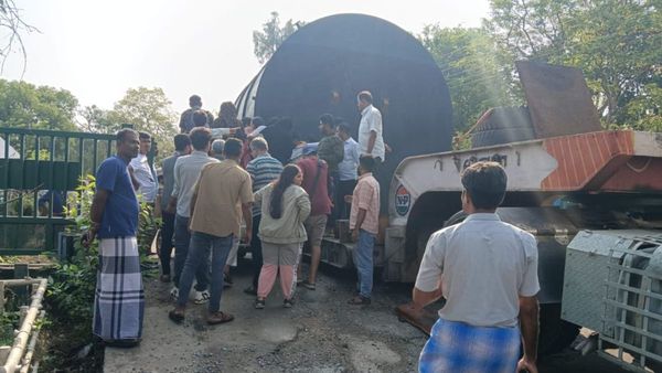 ಬಂಡೀಪುರ: ರಾಷ್ಟ್ರೀಯ ಹೆದ್ದಾರಿಯಲ್ಲಿ ಕಿಲೋ ಮೀಟರ್‌ಗಟ್ಟಲೇ ಟ್ರಾಫಿಕ್‌ ಜಾಮ್‌-ಬಿರು ಬಿಸಿಲಿಗೆ ಹೈರಣಾದ ಪ್ರವಾಸಿಗರು