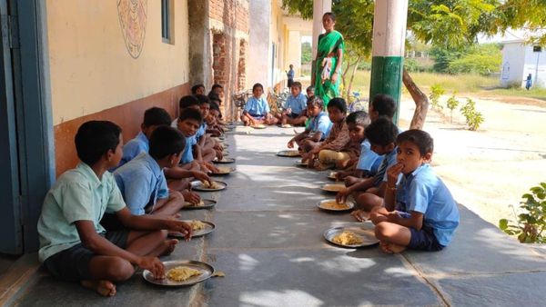 ಮೇ 29ರಿಂದ ಶಾಲೆಗಳು ಆರಂಭ: ಬಿಸಿಯೂಟ ತಯಾರಿಗೆ ಮಾರ್ಗಸೂಚಿಗಳು