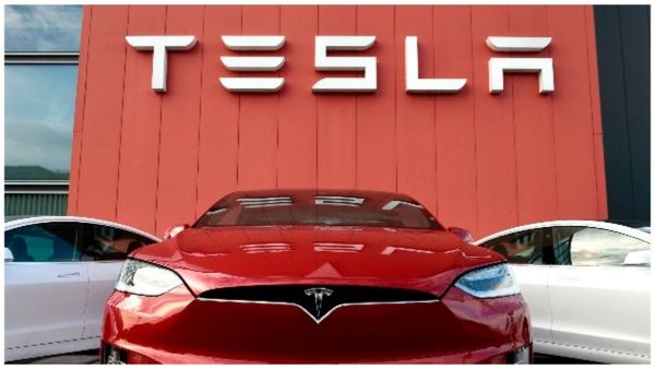 Tesla Car: ಐಷಾರಾಮಿ ಟೆಸ್ಲಾ ಕಾರಿಗೆ ಪ್ರತಿಸ್ಪರ್ಧಿಯಾಗಿ ಬಂತು ಈ ಕಾರು.! ವಿಶೇಷತೆಗಳೇನು ತಿಳಿಯಿರಿ