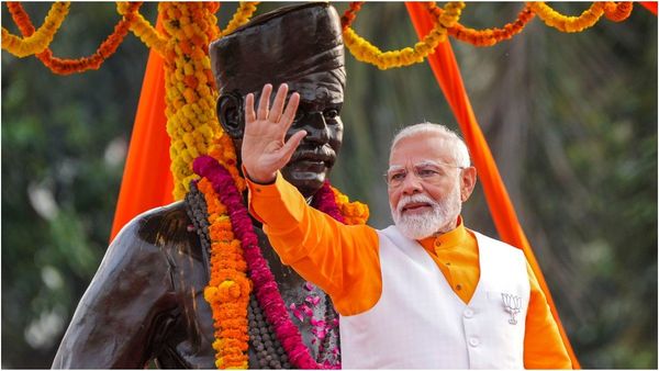 Narendra Modi: ವಾರಣಾಸಿಯಲ್ಲಿ ಮೋದಿ ಭರ್ಜರಿ ರೋಡ್‌ ಶೋ: ನಾಳೆ ನಾಮಪತ್ರ ಸಲ್ಲಿಕೆ