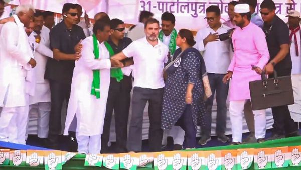 Rahul Gandhi: ರಾಹುಲ್ ಗಾಂಧಿ ಇದ್ದ ವೇದಿಕೆ ಕುಸಿತ