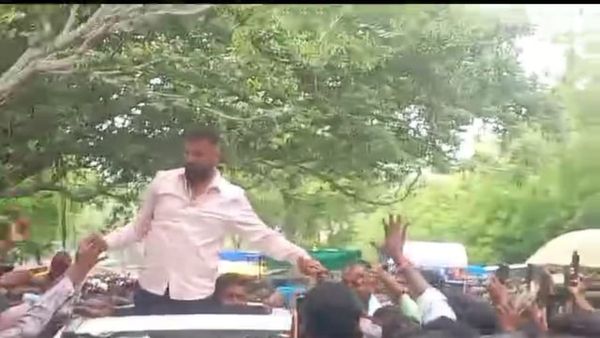 ಸ್ಕಂದಗಿರಿ ಪಾರ್ವತಾಂಭ ರಥೋತ್ಸವದ ವೇಳೆ ಗಮನ ಸೆಳೆದ ಬಿಗ್ ಬಾಸ್ ಸ್ಪರ್ಧಿ ವರ್ತೂರ್ ಸಂತೋಷ್